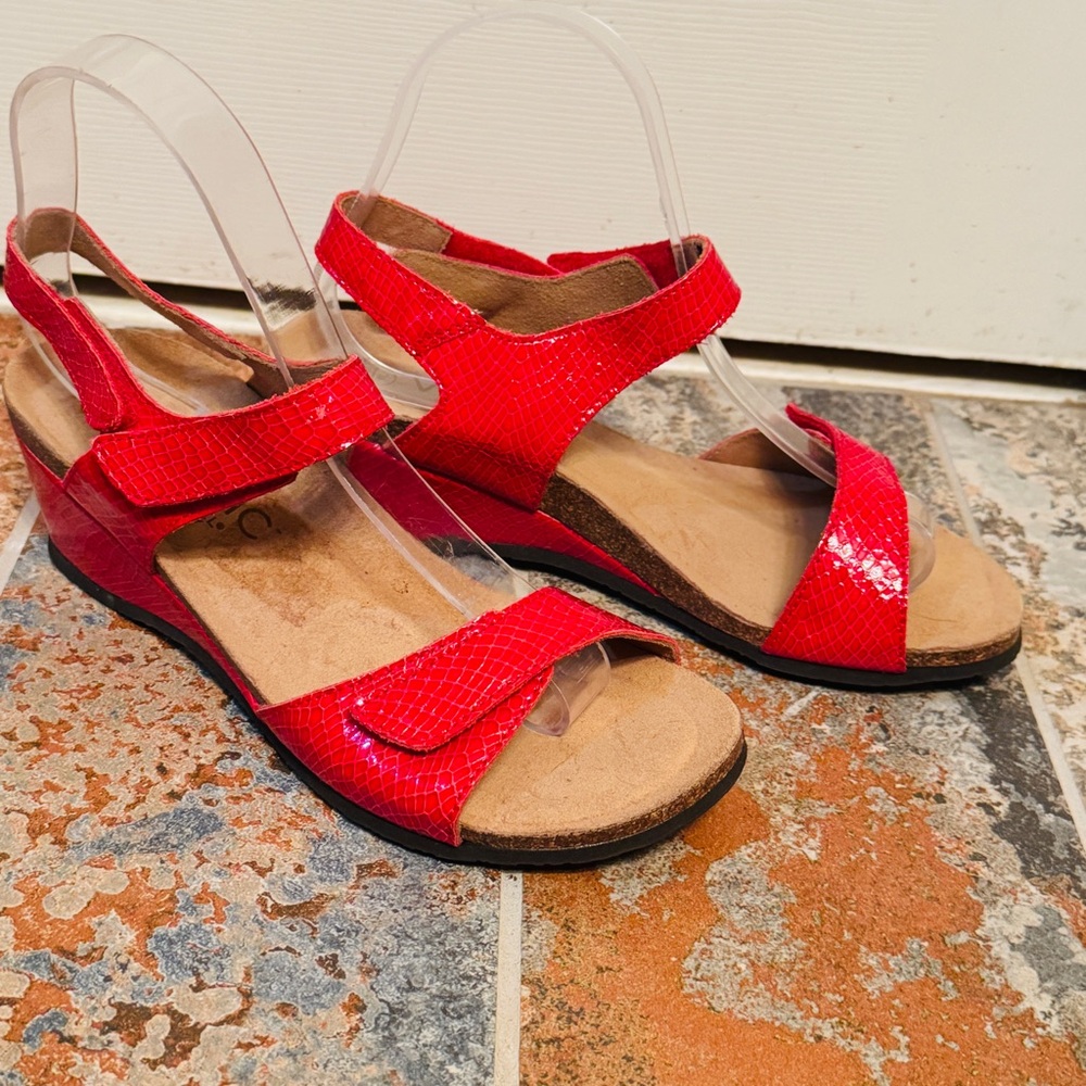 🌹Sassy Wedge, Made In Spain Vionic Ortho Red Leather Women's Adjustable Sandals! - Picture 4 of 14